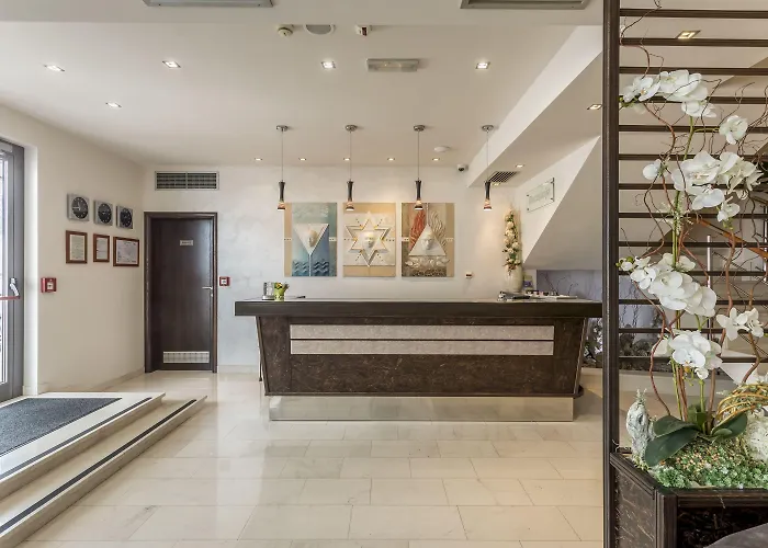 アズ 3* スプリト