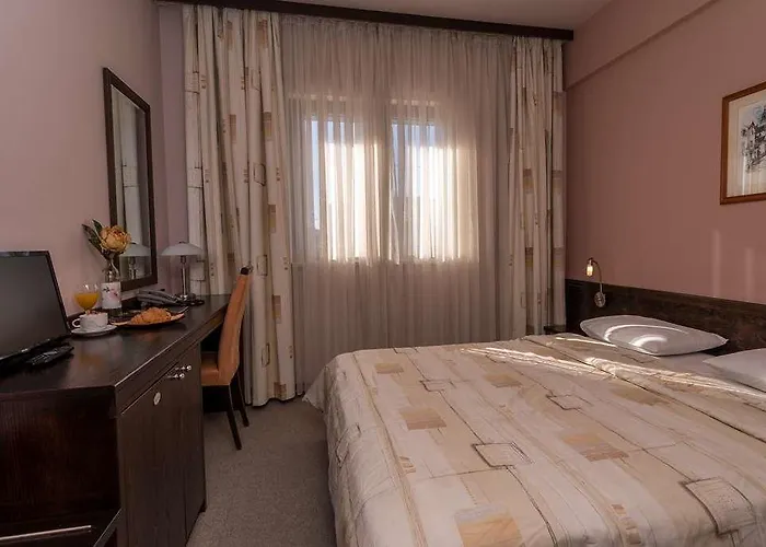 アズ 3* スプリト